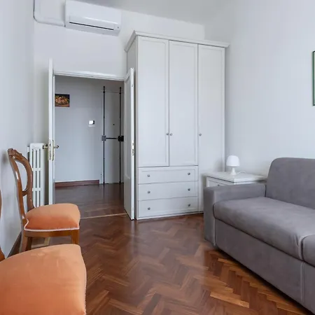Family Large In Apartment *