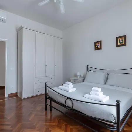 Family Large In Apartment Florence