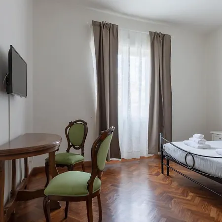 Family Large In Apartment Florence