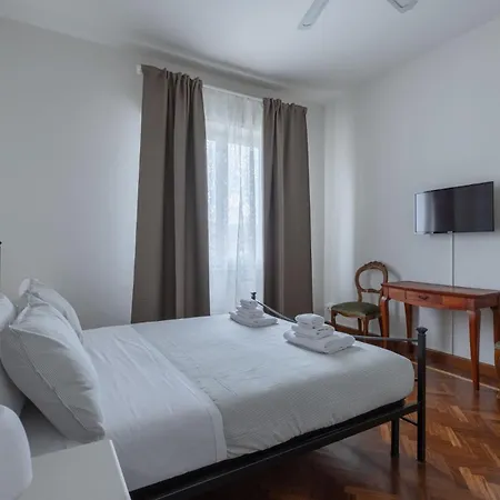 Family Large In Apartment Florence