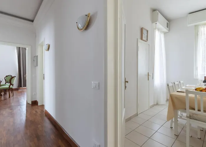 Family Large In Apartament