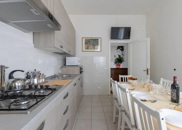 Family Large In Apartament